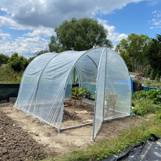 Serre tunnel Essentielle à pieds arrondis 3x3m avec bâche PE 200µ - Serres Tonneau