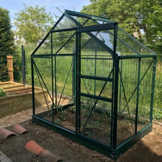 Petite serre Allium Venus 2,5m² en aluminium laqué vert et verre trempé 3mm + embase incluse - Natura Lams